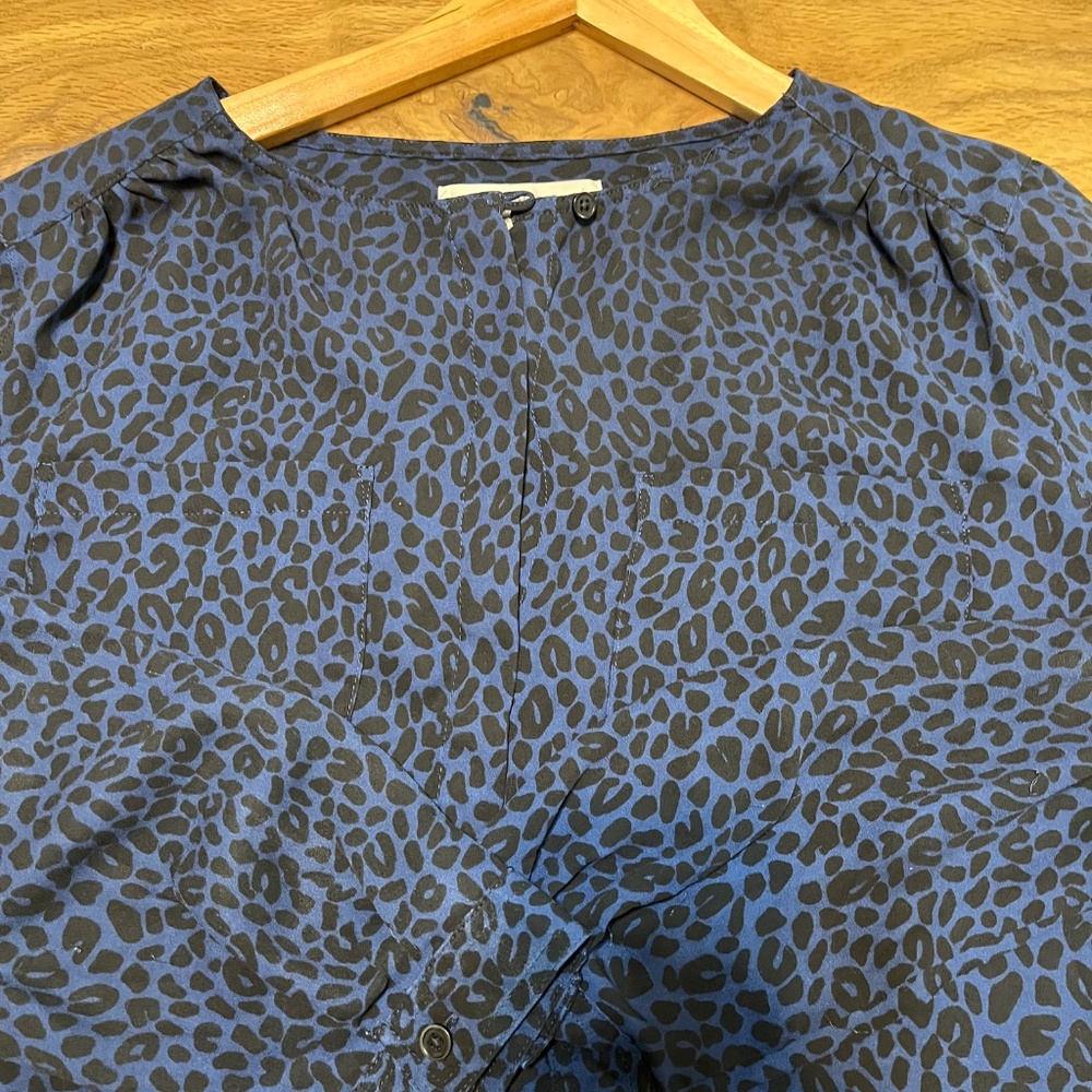 LOFT Navy Leopard Print Blouse – Long Sleeve – Size Medium 🖤 🐆 💙 - Picture 10 of 10